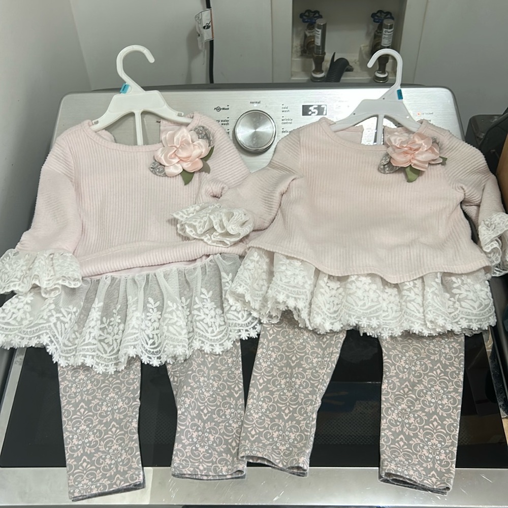 Girls 2T identical twin matching outfit sets lace flare bell sleeve damask pants